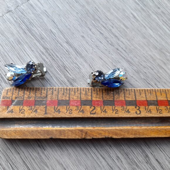 Vintage Clip On Earrings Blue Clear Glass Stones Fancy Flower Retro 50s 60s - Picture 4 of 10